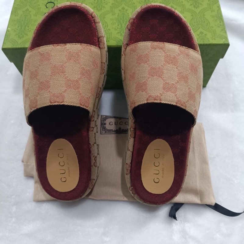 G*u*i slippers